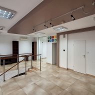 Lokal na parterze klimatyzacja duże witryny