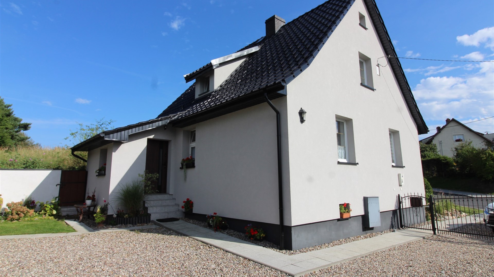 Dom wolnostojący*budynek gospodarczy*działka 1372