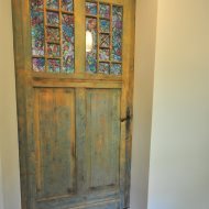 Dom z klimatem w pobliżu jeziora 