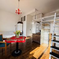 Kawalerka z antresolą przy Krzywoustego