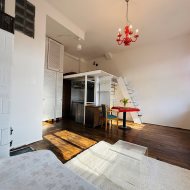 Kawalerka z antresolą przy Krzywoustego