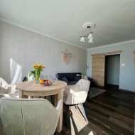 Przestronne i jasne z dużym balkonem typu loggia 