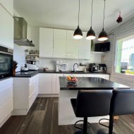 Przestronne i jasne z dużym balkonem typu loggia 