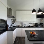 Przestronne i jasne z dużym balkonem typu loggia 