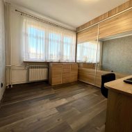 Przestronne i jasne z dużym balkonem typu loggia 