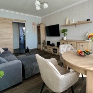 Przestronne i jasne z dużym balkonem typu loggia 