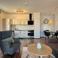 Do wynajęcia mieszkanie, os. zamknięte, basen.