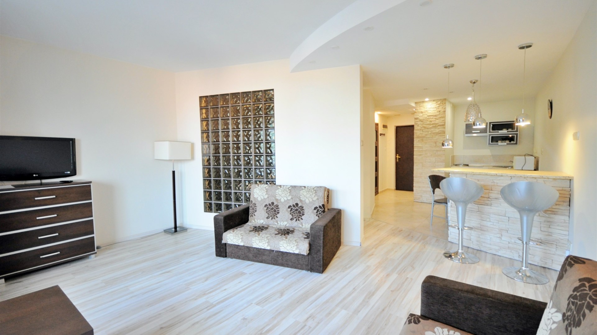 Apartament w hotelu Polonia - minimum rok.