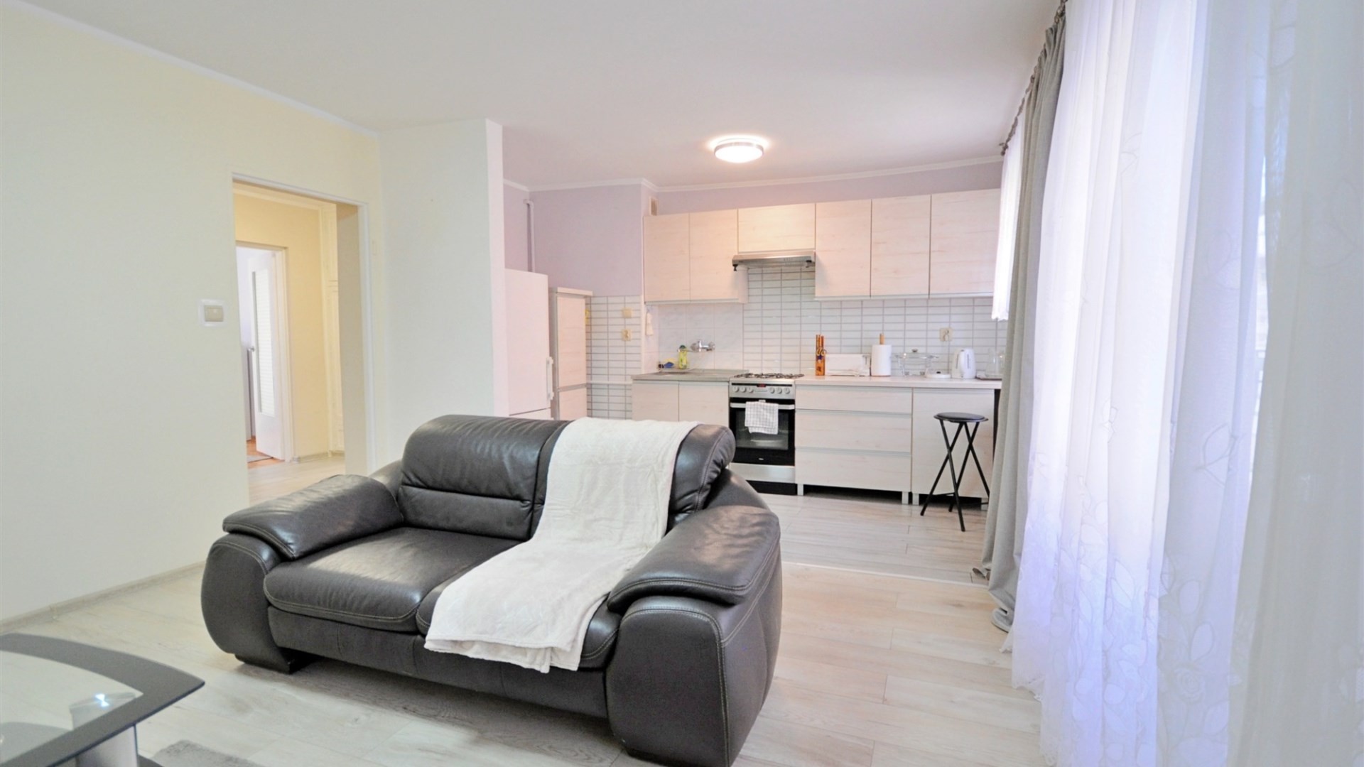 3 pokoje na starówce na minimum rok!