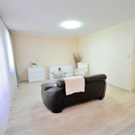 3 pokoje na starówce na minimum rok!