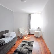 3 pokoje na starówce na minimum rok!