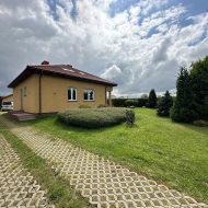 Dom jednorodzinny z osobnym garażem na 2 pojazdy