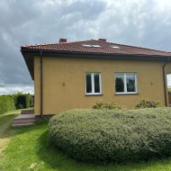 Dom jednorodzinny z osobnym garażem na 2 pojazdy