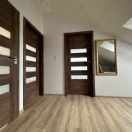 Dom jednorodzinny z osobnym garażem na 2 pojazdy