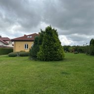 Dom jednorodzinny z osobnym garażem na 2 pojazdy