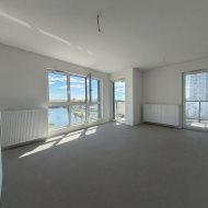 Apartament widokiem na rzekę i dużym tarasem 