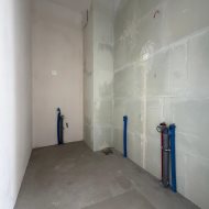 Apartament widokiem na rzekę i dużym tarasem 