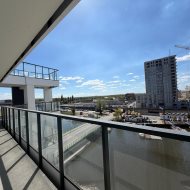 Apartament widokiem na rzekę i dużym tarasem 