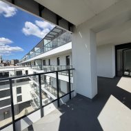 Apartament widokiem na rzekę i dużym tarasem 