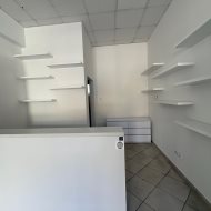 Lokal w centrum miasta , blisko Katedry.