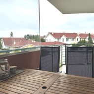 2 pokoje z dużym balkonem nad morzem w Grzybowie.