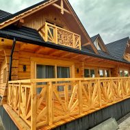 Dom z bali nad morzem, 3 apartamenty dwupoziomowe 