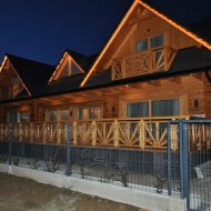 Dom z bali nad morzem, 3 apartamenty dwupoziomowe 