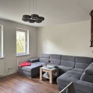 Dwupoziomowe z balkonem nad rzeką plus garaż.