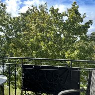 Dwupoziomowe z balkonem nad rzeką plus garaż.