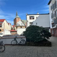 Dwupoziomowe z balkonem nad rzeką plus garaż.