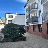Dwupoziomowe z balkonem nad rzeką plus garaż.